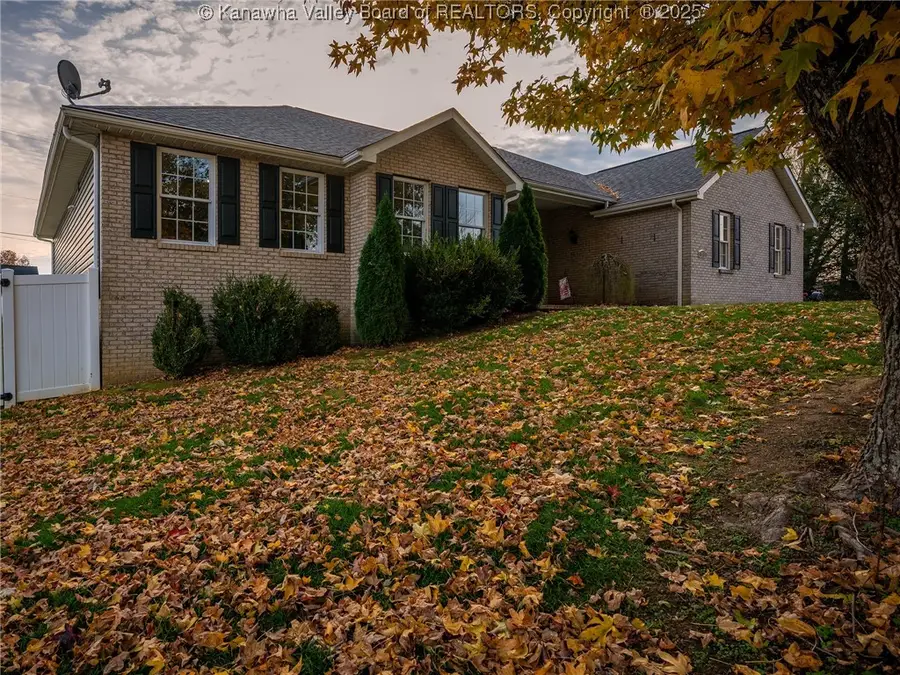 243 Maple Road, Hurricane, WV 25526 - Image #2