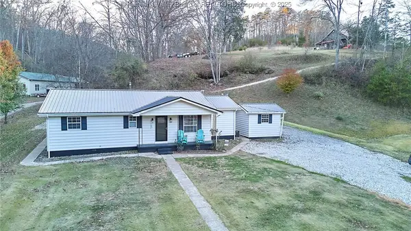 2049 Buff Creek Road, Hurricane, WV 25526