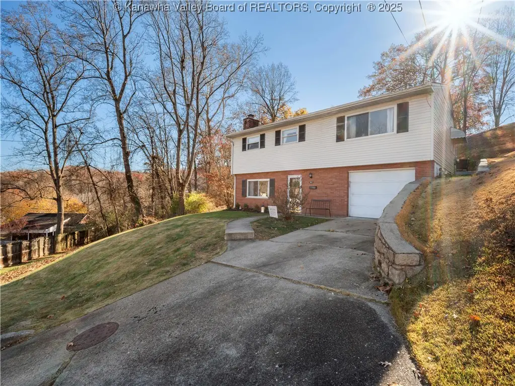 902 Mound Avenue, South Charleston, WV 25309 - Image #1