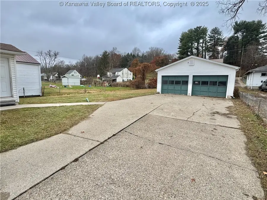 215 Ohio Avenue N, Saint Albans, WV 25177 - Image #2