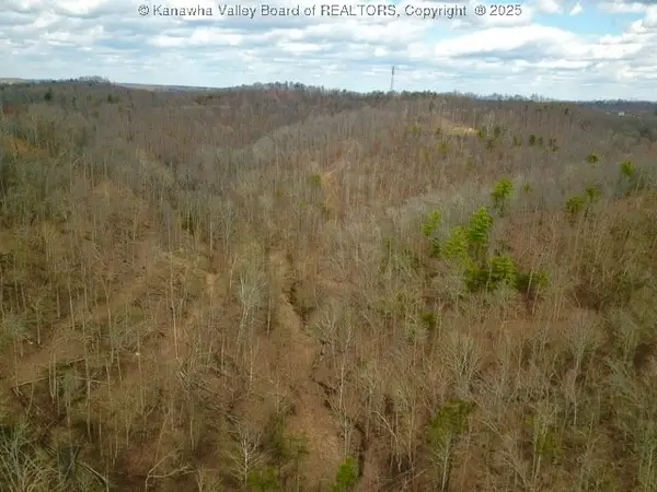 1960 Poindexter Road, Hurricane, WV 25526