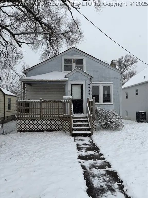 2227 Kanawha Terrace, St Albans, WV 25177