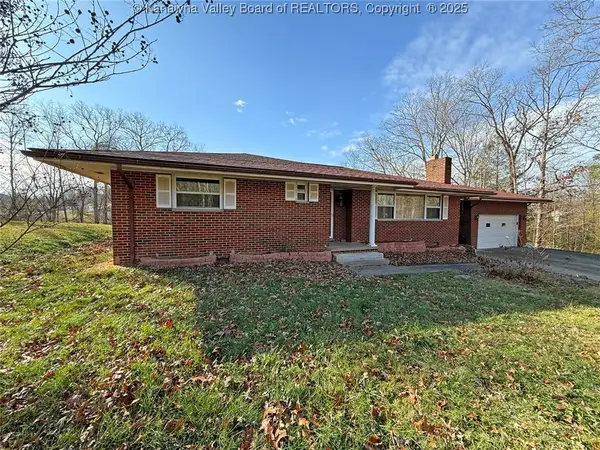 208 Woodland Drive, Nitro, WV 25143