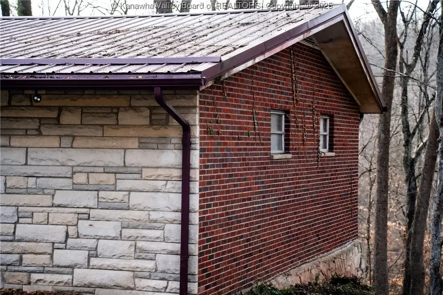 993 Old Point Road, Saint Albans, WV 25177 - Image #2