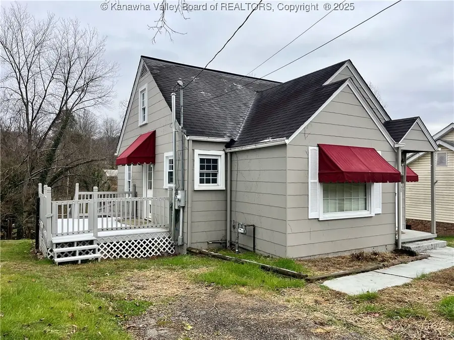 114 Washington Street, Madison, WV 25053 - Image #2