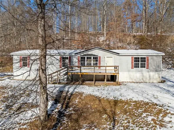 2584 Frogs Creek Road, Charleston, WV 25312