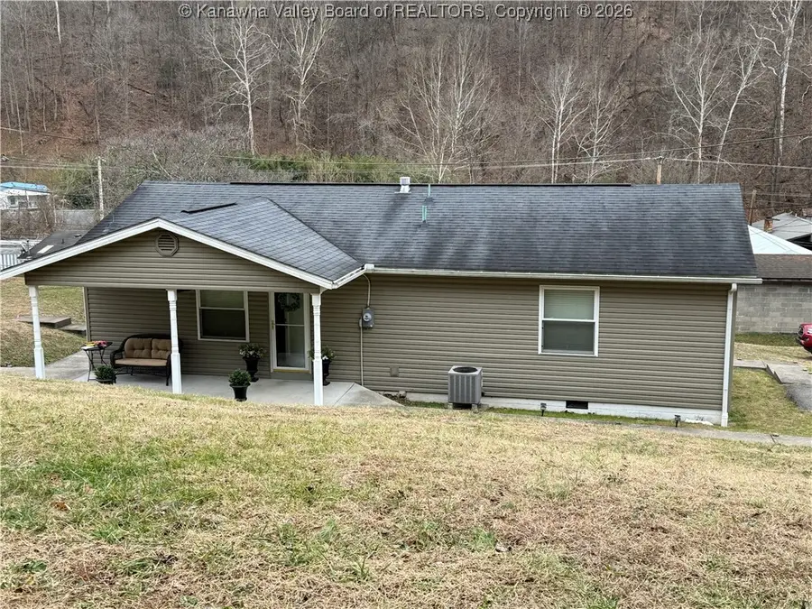 109 Keenan Hill Street, Cedar Grove, WV 25039 - Image #2