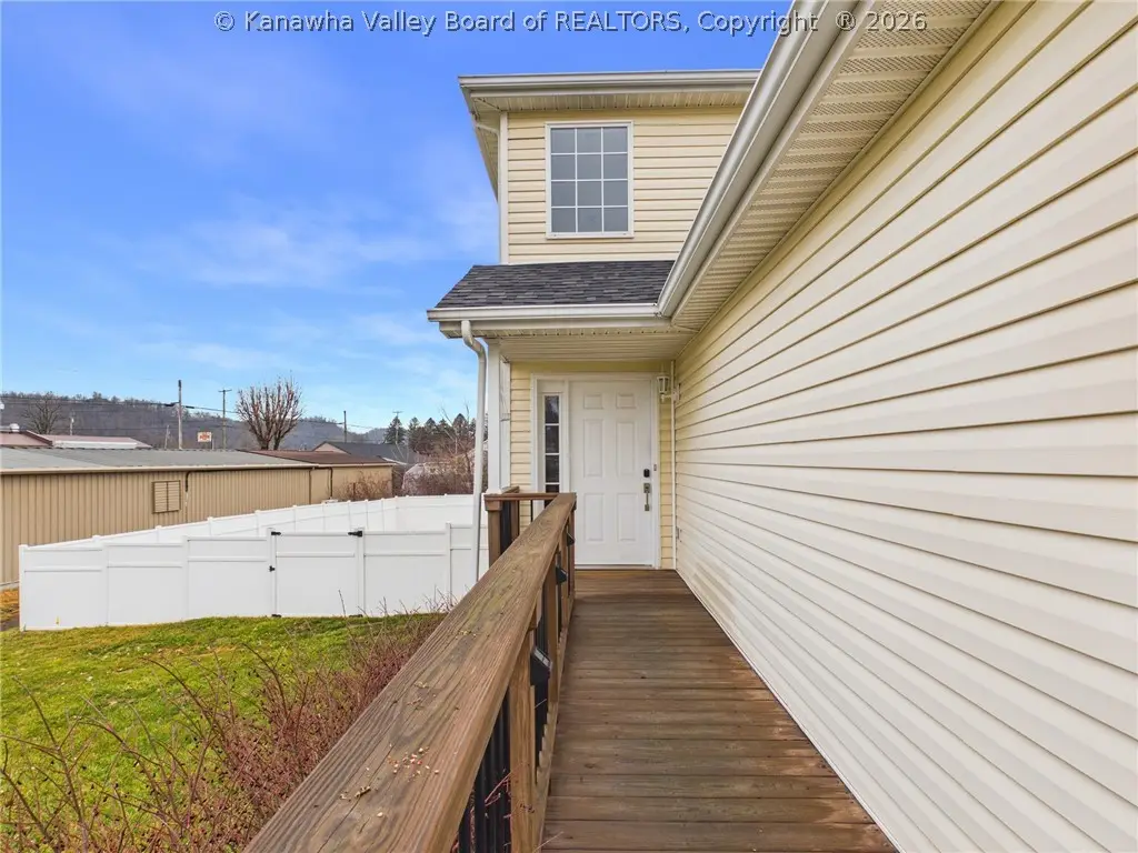 24 Long Street, Winfield, WV 25213 - #1