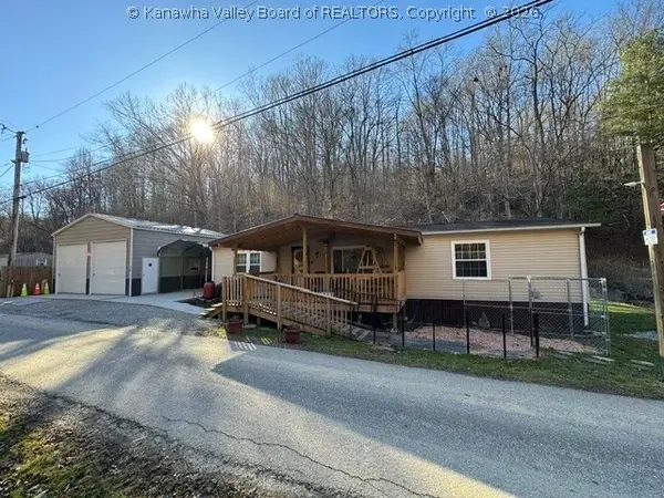 122 Terrace Lane, Alum Creek, WV 25003