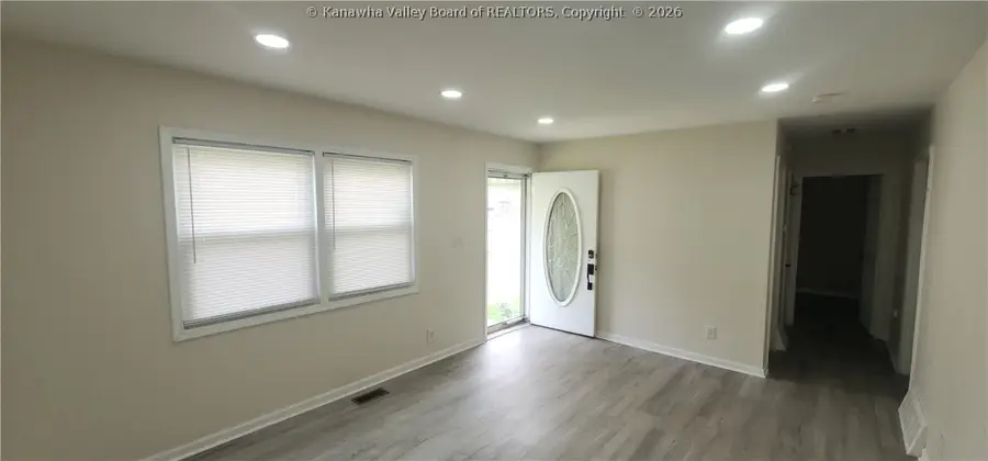 909 Dupont Avenue, Nitro, WV 25143 - #3