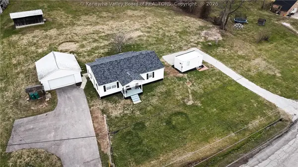 293 Cow Creek Road, Hurricane, WV 25526