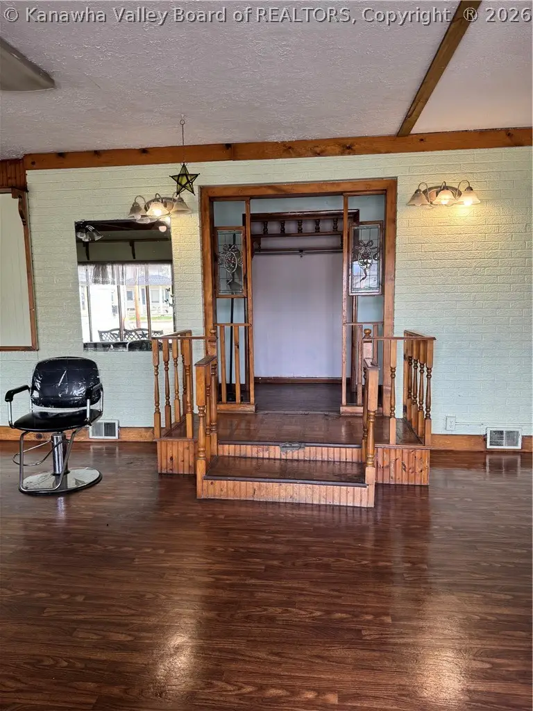 322 16th Street, Dunbar, WV 25064 - #2