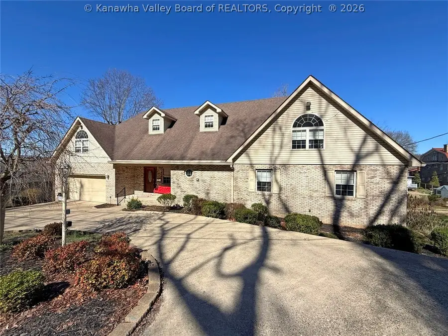 312 9th Avenue, Saint Albans, WV 25177 - #3