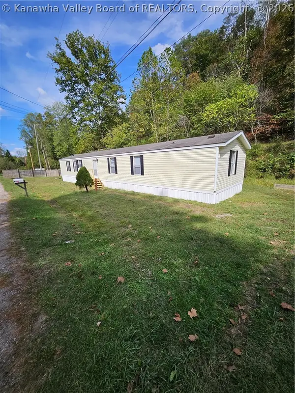 606 Cow Creek Road, Hurricane, WV 25526
