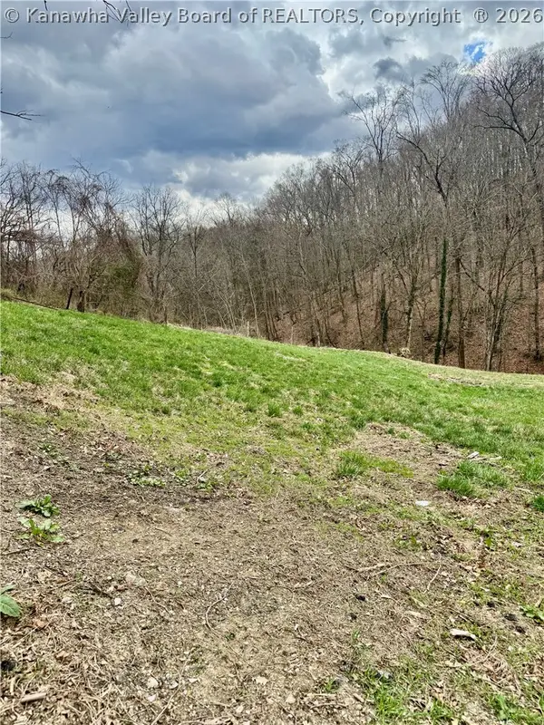 1102 Swan Road, Charleston, WV 25314