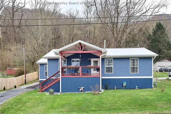 1296 3rd Avenue, East Bank, WV 25067
