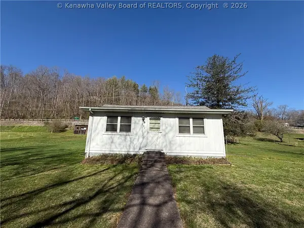 251 River Road, Racine, WV 25165