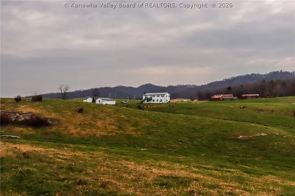 1379 Gwinn Road, Victor, WV 25938