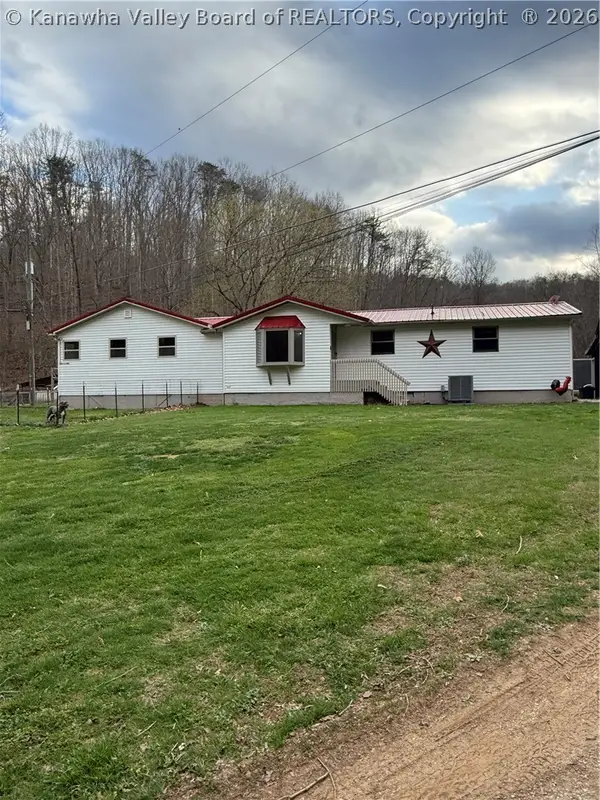 637 Whispering Pines, Alum Creek, WV 25003