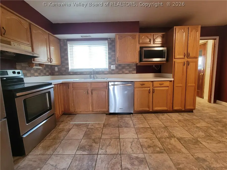 142 West Reynolds Avenue, Belle, WV 25015 - #3