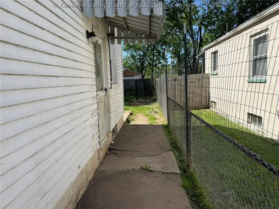 2509 Mckinley Street, Saint Albans, WV 25177 - #3
