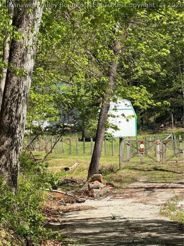 1040 Stone Drive, St Albans, WV 25177
