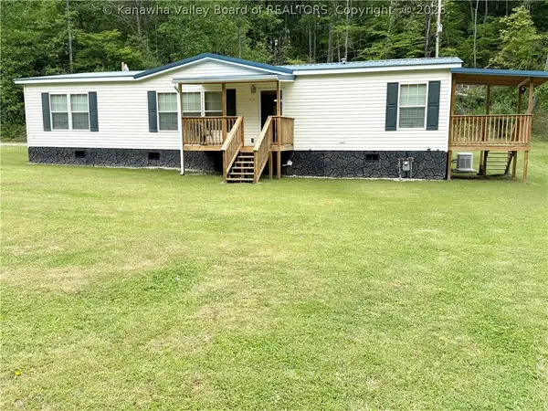 16605 Daniel Boone Parkway, Peytona, WV 25154