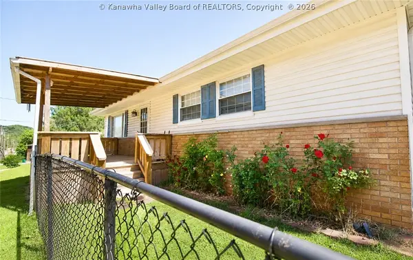 628 Cross Lanes Drive, Nitro, WV 25143