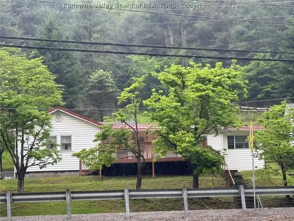 1136 Clay Highway Highway, Clay, WV 25043