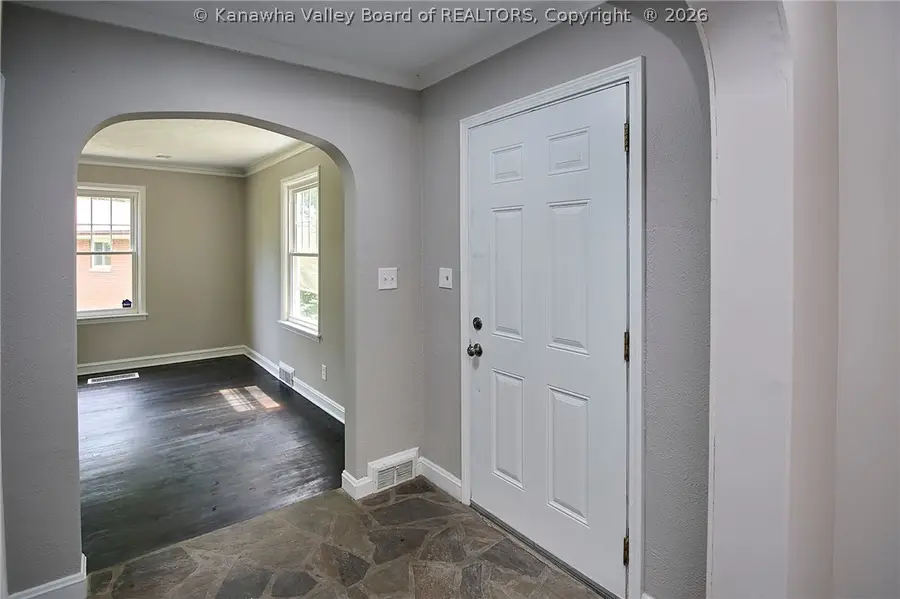 914 Mcqueen Boulevard, Saint Albans, WV 25177 - #3