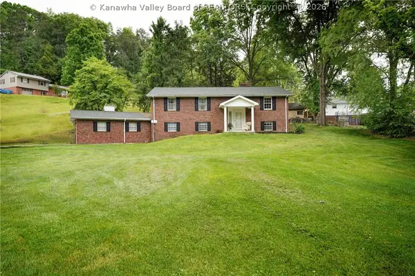 108 Elm Street, Elkview, WV 25071