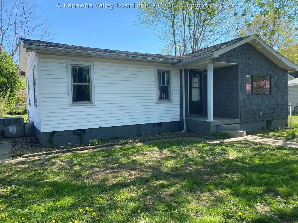 120 Pennsylvania Ave N, Saint Albans, WV 25177 - #1