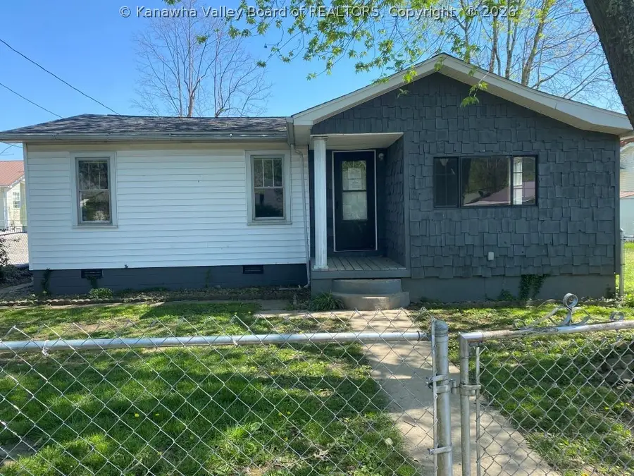 120 Pennsylvania Ave N, Saint Albans, WV 25177 - #2