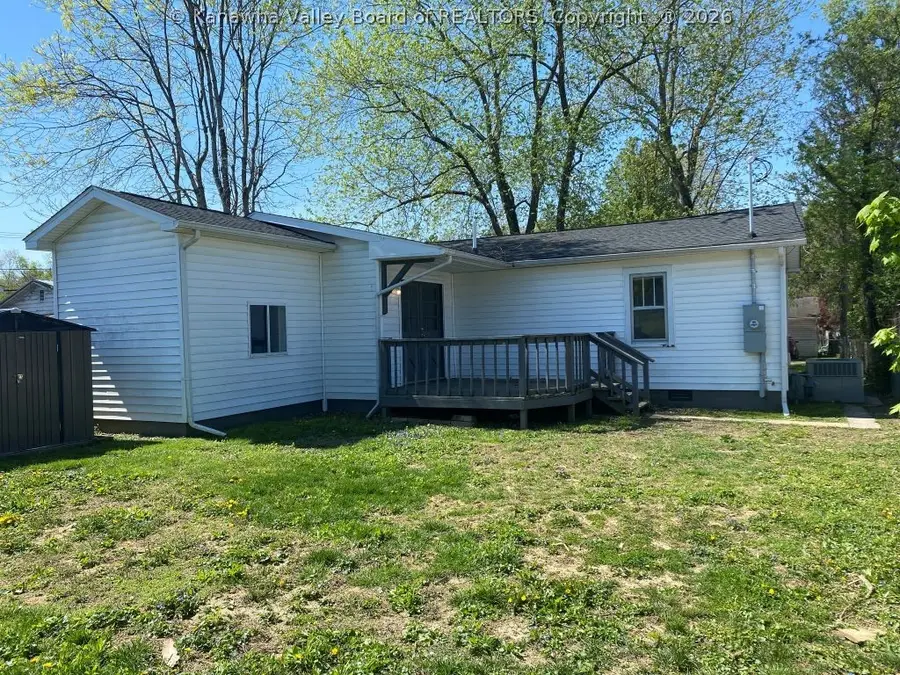 120 Pennsylvania Ave N, Saint Albans, WV 25177 - #3