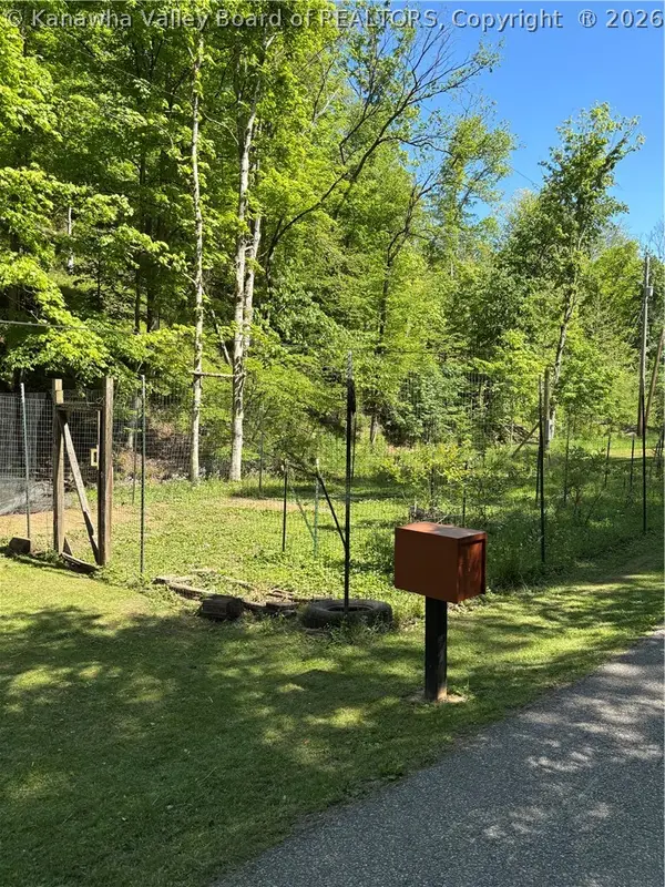 1460 Little Creek Road, Milton, WV 25541