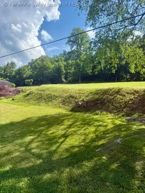 1384 Lakewood Drive, Charleston, WV 25312