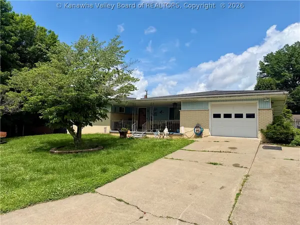 703 Mcintosh Avenue, Ravenswood, WV 26164