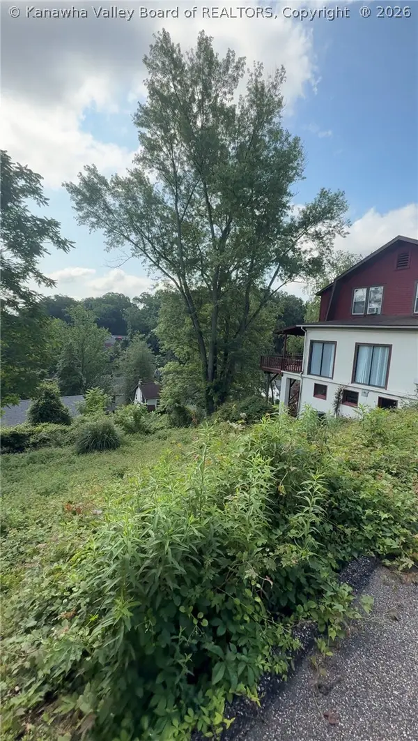 944 Ridgemont Road, Charleston, WV 25314