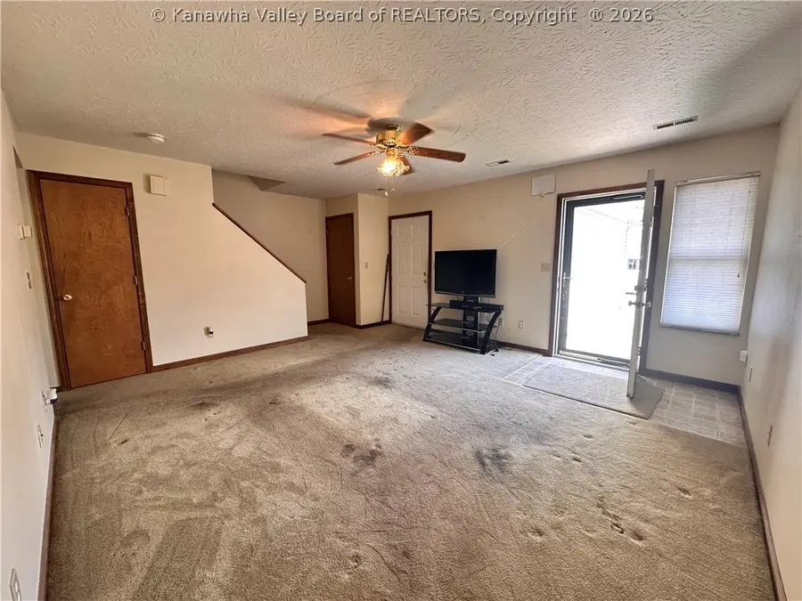 909 4th Avenue, Saint Albans, WV 25177 - #2