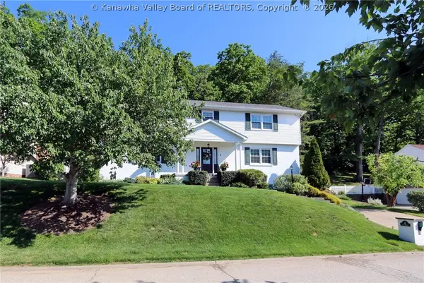 16 Carriage Road, Charleston, WV 25314