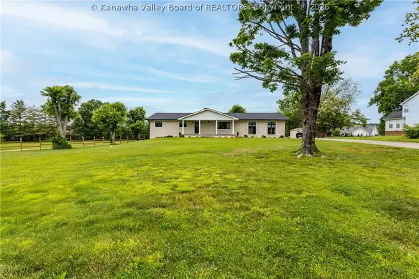 286 Sunnybrook Drive, Hurricane, WV 25526