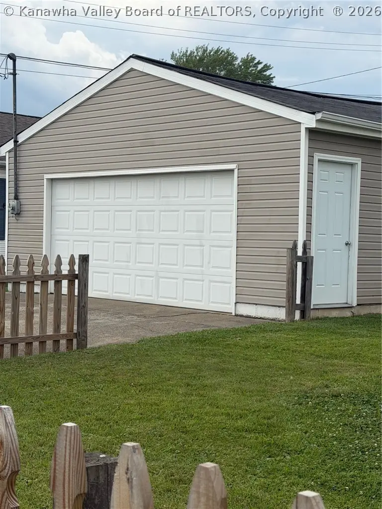 211 West Street, Saint Albans, WV 25177 - #3