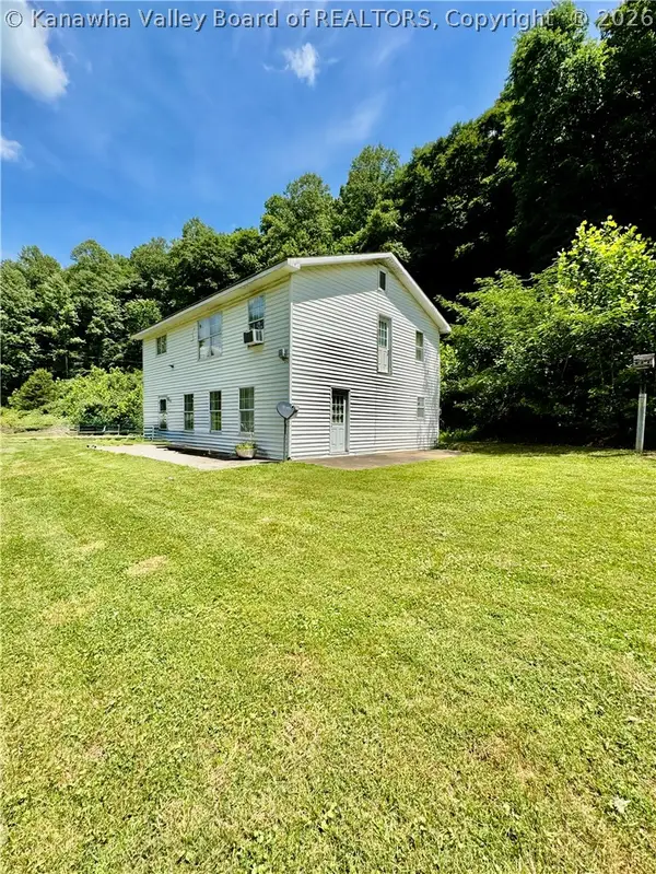 1542 Trace Fork Road, Chapmanville, WV 25508