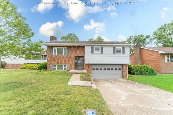 1102 Holly Berry Lane, South Charleston, WV 25309
