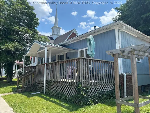 404 William Street, Cedar Grove, WV 25039