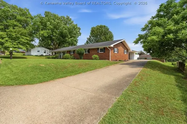 804 South Ritchie Avenue, Ravenswood, WV 26164