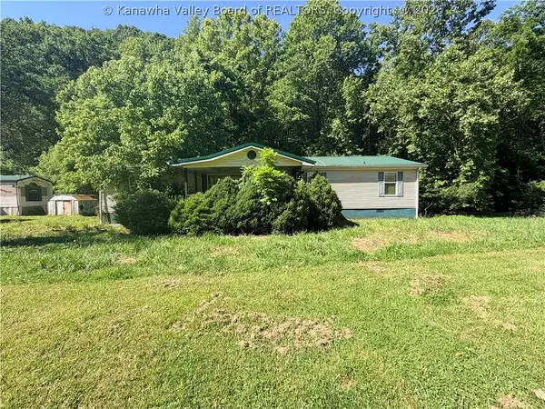 5993 North Fork Road, Chapmanville, WV 25508