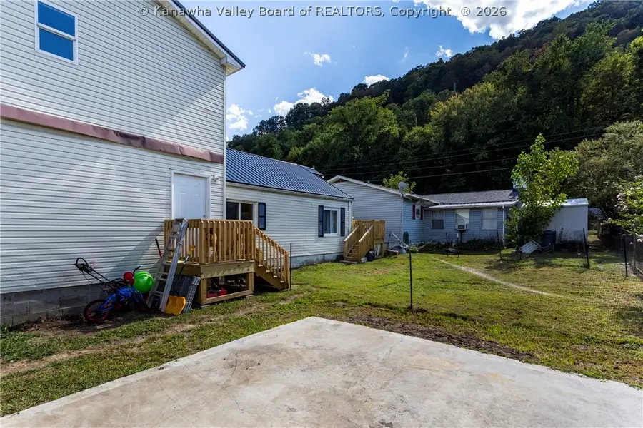 127 134th Street, Chesapeake, WV 25315 - #2