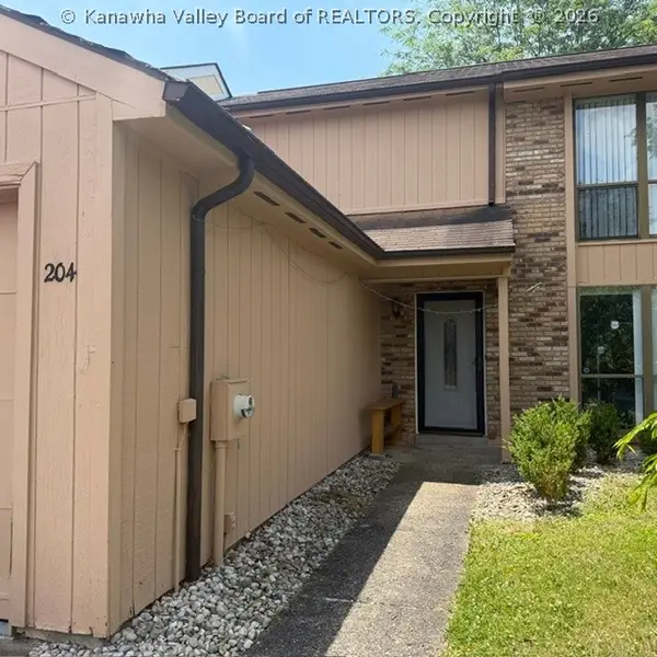 204 Willowcrest Drive, Charleston, WV 25311