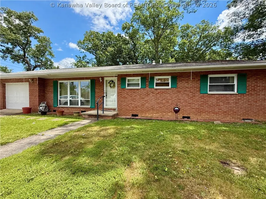 944 S Walnut Street, Saint Albans, WV 25177 - #2